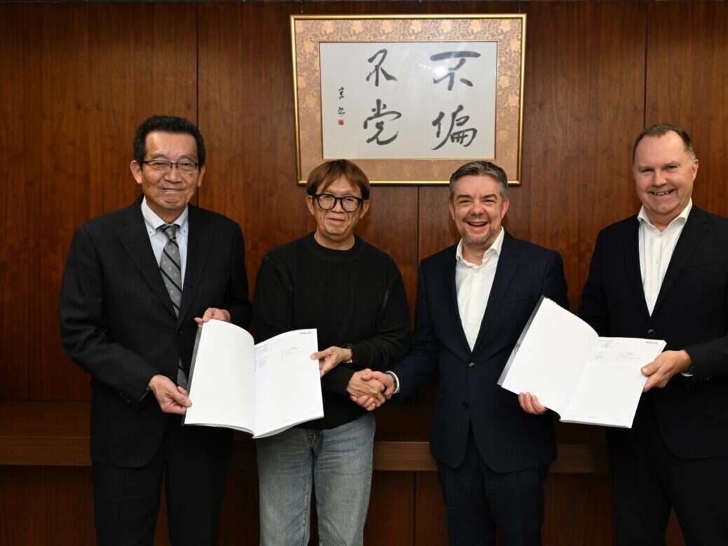 Pictured left to right: CEO of Shizuoka Shimbun, Shinko Ōsuga , Go Oishi (representative director and chairman at Shizuoka Shimbun), Lau Harting Jeppesen (CCO of Stibo DX) and Gert Bendsen (CFO of Stibo DX).