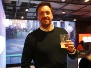 'Rock' of US Sun Paul Vale dies aged 50